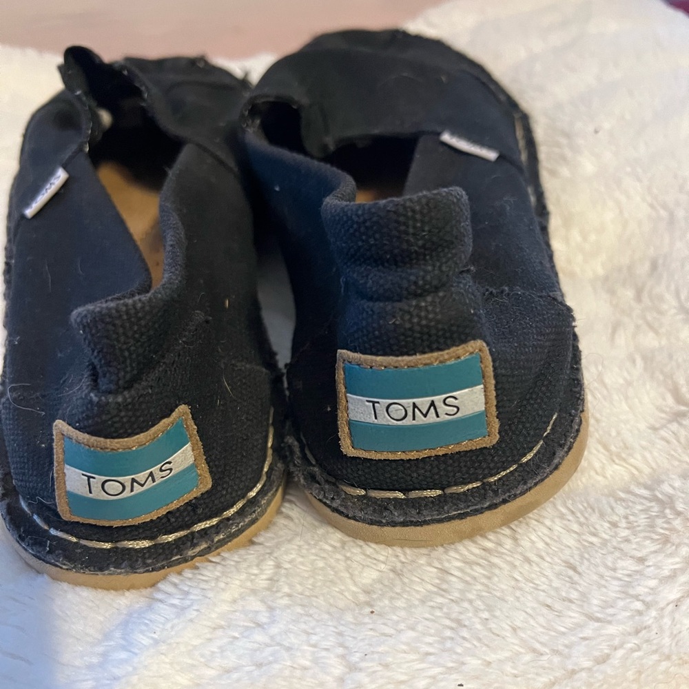 Men’s size 11 toms shoes